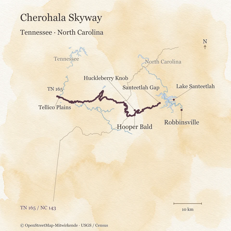 Aquarellkarte des Cherohala Skyway von Tellico Plains über die Grenze zwischen Tennessee und North Carolina bis Santeetlah Gap, mit Hooper Bald, Huckleberry Knob, Umgebungsorten und Gewässern.