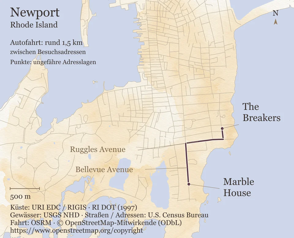 Lagekarte in Newport, Rhode Island, mit ungefähren Besuchsadressen von The Breakers und Marble House und der rund 1,5 Kilometer langen Fahrverbindung über Ochre Point, Ruggles und Bellevue Avenue.