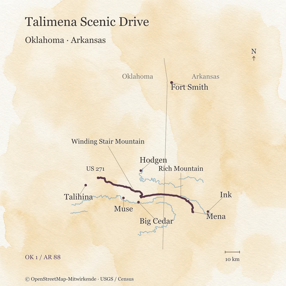 Aquarellkarte des Talimena Scenic Drive von der US 271 östlich von Talihina über Winding Stair Mountain und Rich Mountain bis Mena, mit Staatsgrenze zwischen Oklahoma und Arkansas, Umgebungsorten und Flüssen; Fort Smith ist als Ort zur Orientierung eingezeichnet.